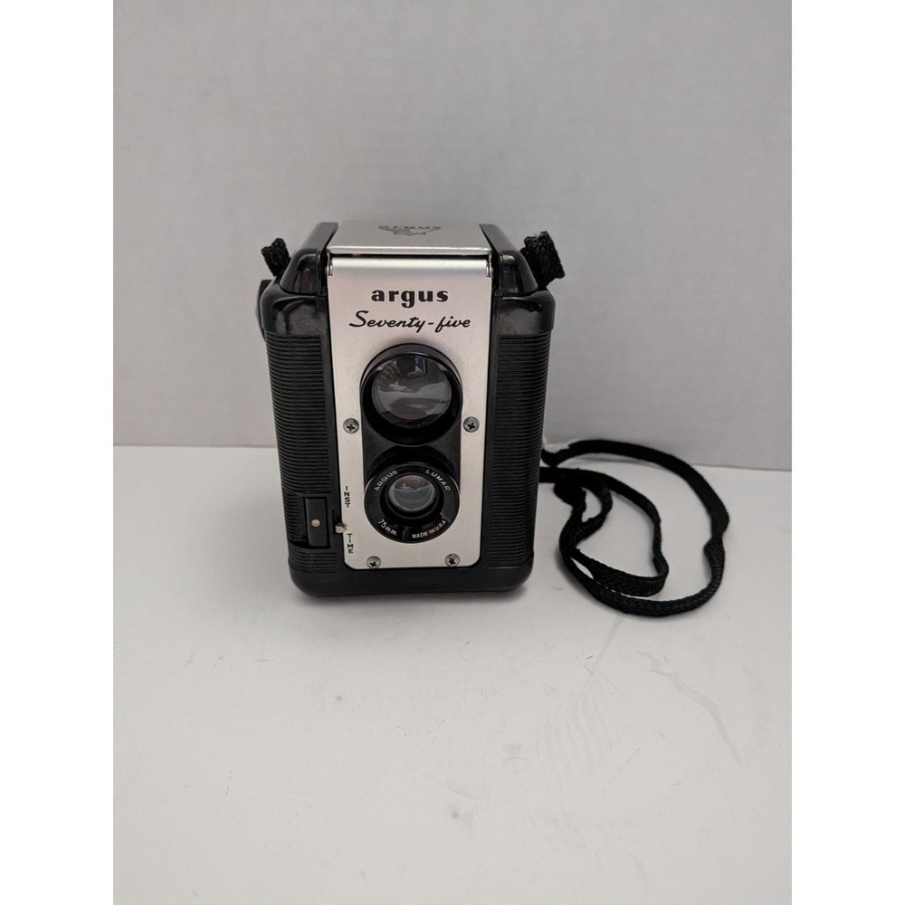 Vintage Argus Seventy-five TLR Box Camera 620 Film Lumar 75mm Lens Black Silver
